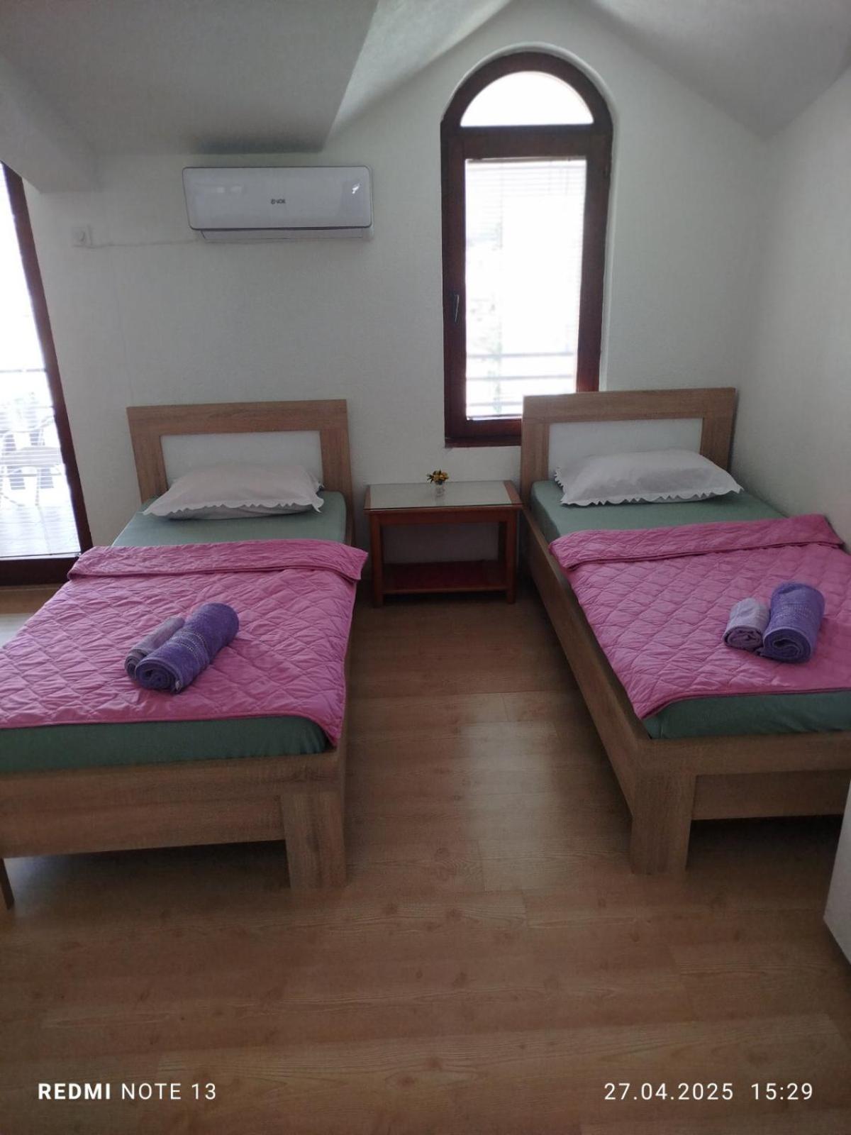 Apartments Mostrovi โอครีด ภายนอก รูปภาพ