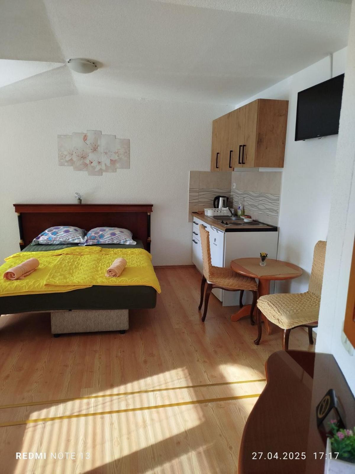 Apartments Mostrovi โอครีด ห้อง รูปภาพ